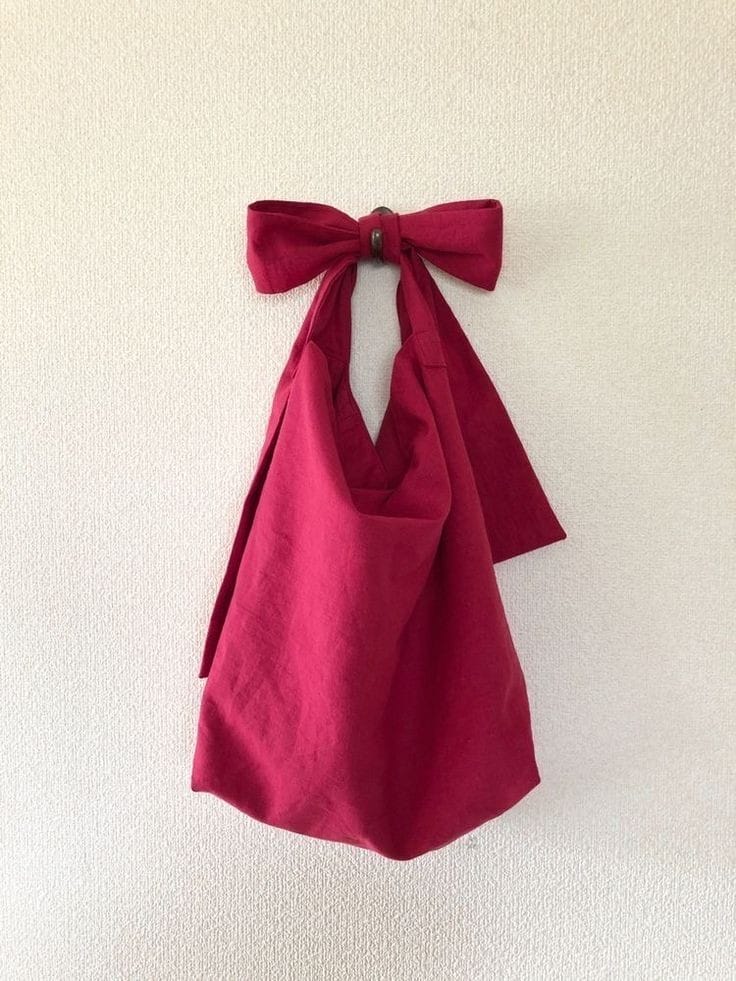 Bow shaped women's bag Preview Image