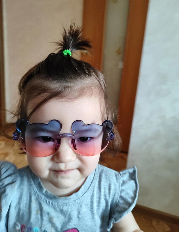 Care / Eye Glasses + 3 Hair Pins نضارة اطفال مع ٣ بنس شعر هدية  Image 3 Preview