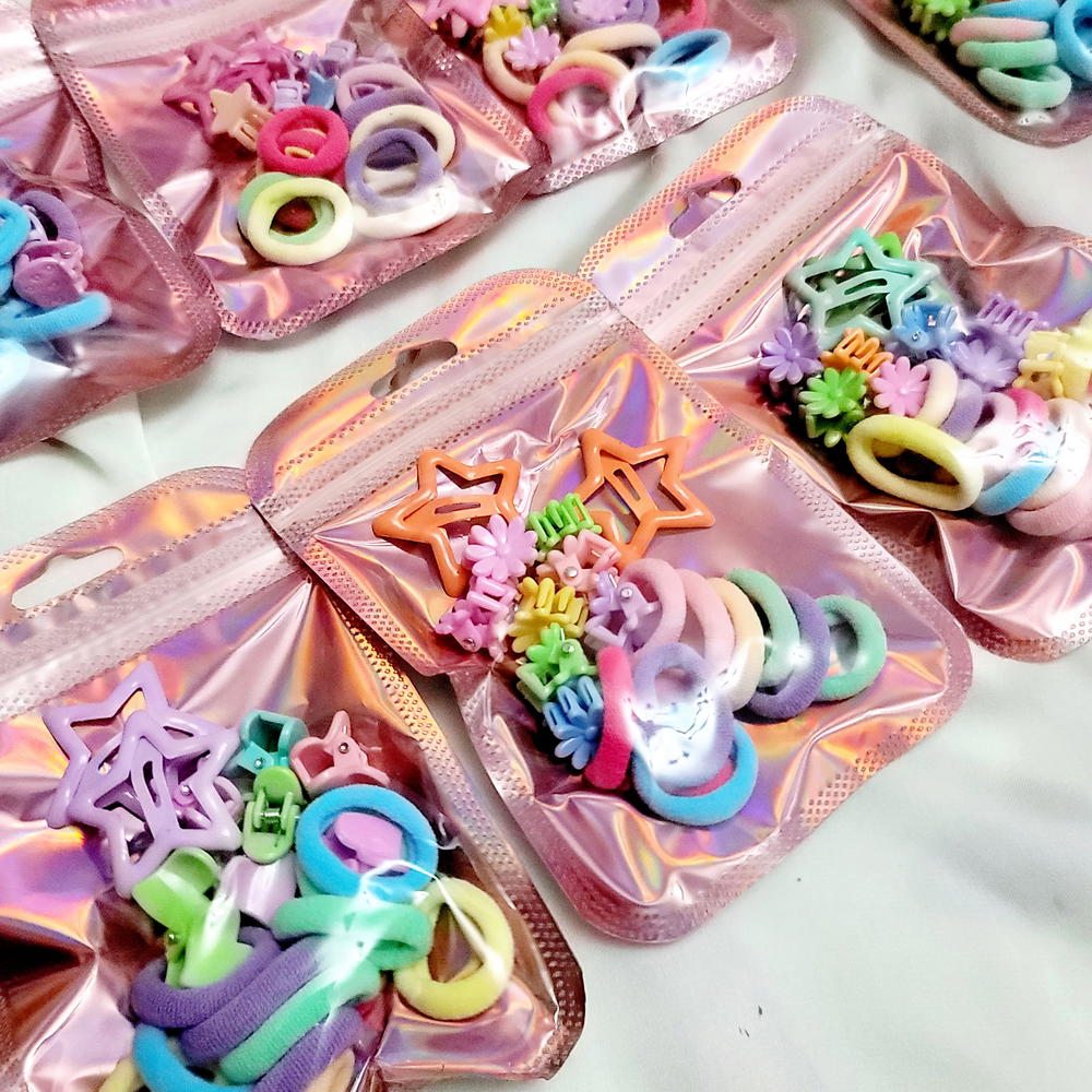 Mixed /bag of mini ( 10 hair ties + 8 clips + 2 stars tic-tak) استك و بنس و كلبسات Preview Image