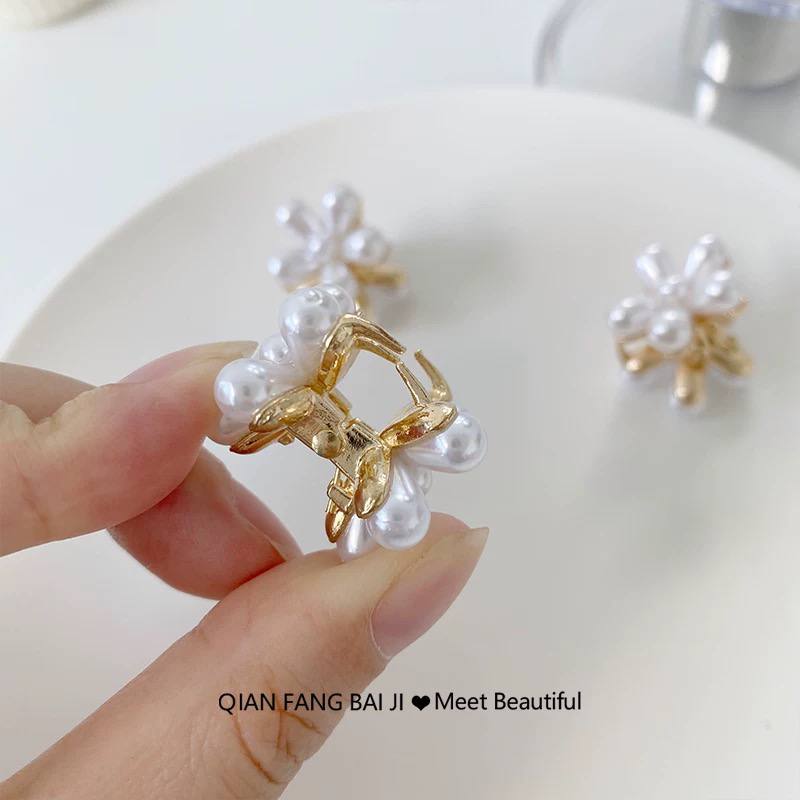 Hair Clips / Flower Mini Clips (3 pcs)توك شعر ورد صغيرة (٣ قطع في الكارت ) Preview Image