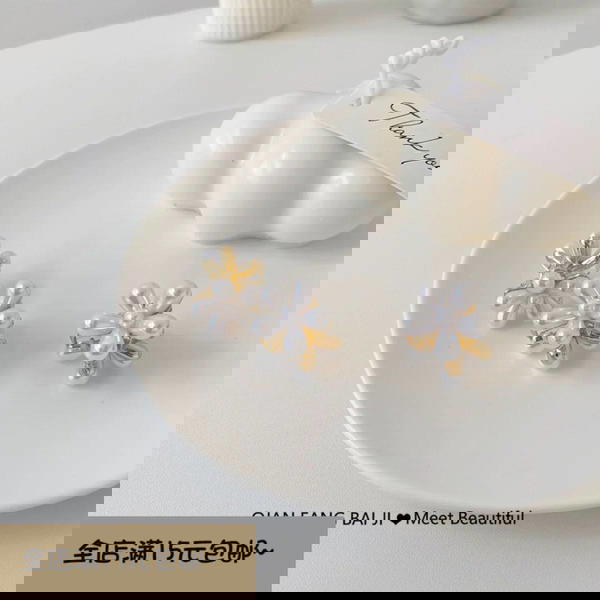 Hair Clips / Flower Mini Clips (3 pcs)توك شعر ورد صغيرة (٣ قطع في الكارت ) Image 3 Preview