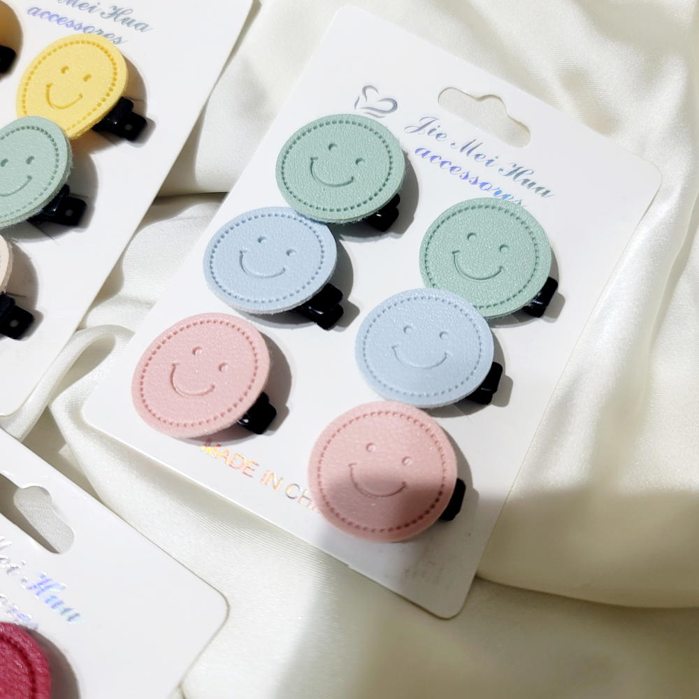 Hair Pin / Smiley Mini Pin بنس ميني سمايلي Preview Image