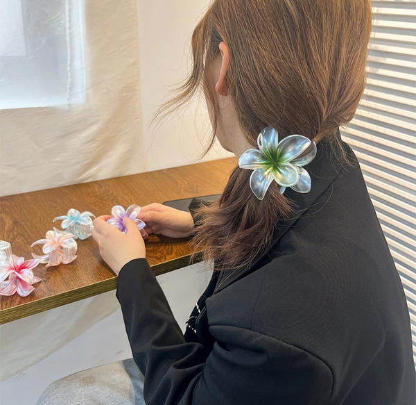 Hair Claw / Trendy Flower Clip كلبس شعر تريندي  Image 2 Preview
