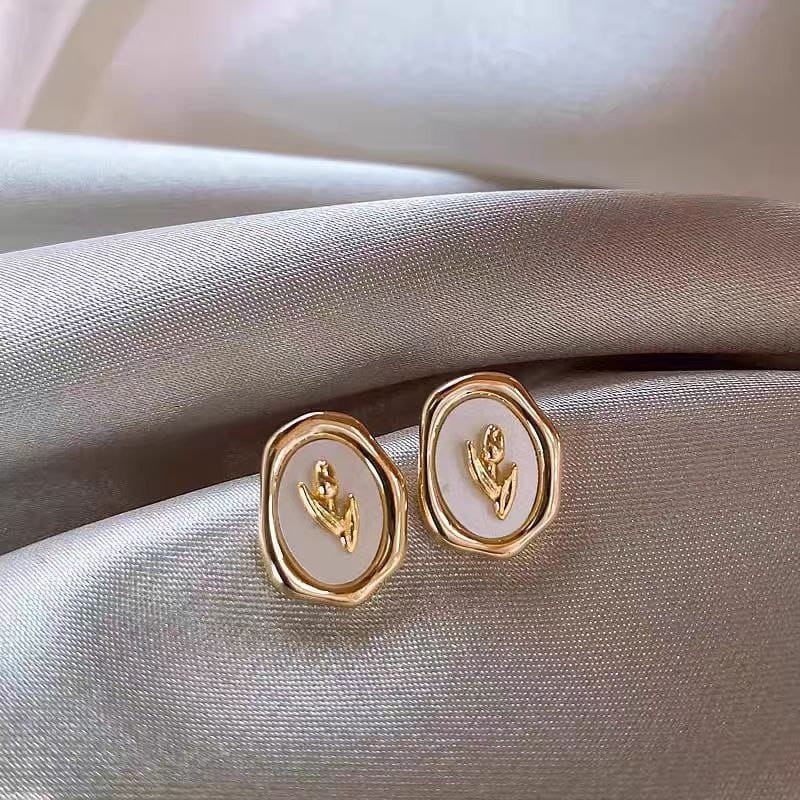 Earrings / Vintage Stud Earrings ✨ حلق / حلق ستود  عتيق Preview Image