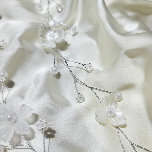 Pearl Blossom Hair Piece ✨ / هير بيس لؤلؤ وزهور Image 4 Preview