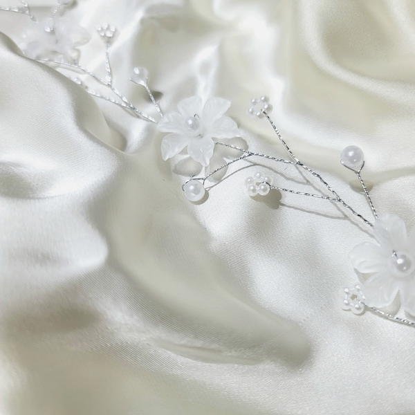 Pearl Blossom Hair Piece ✨ / هير بيس لؤلؤ وزهور Image 6 Preview