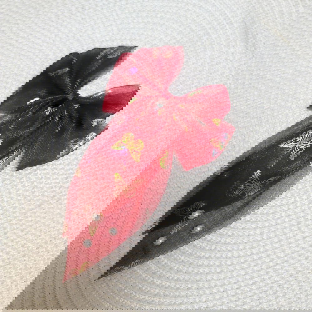 hair pin/ red patterned bow hair pin فيونكة بنسة حمرا بأشكال Preview Image