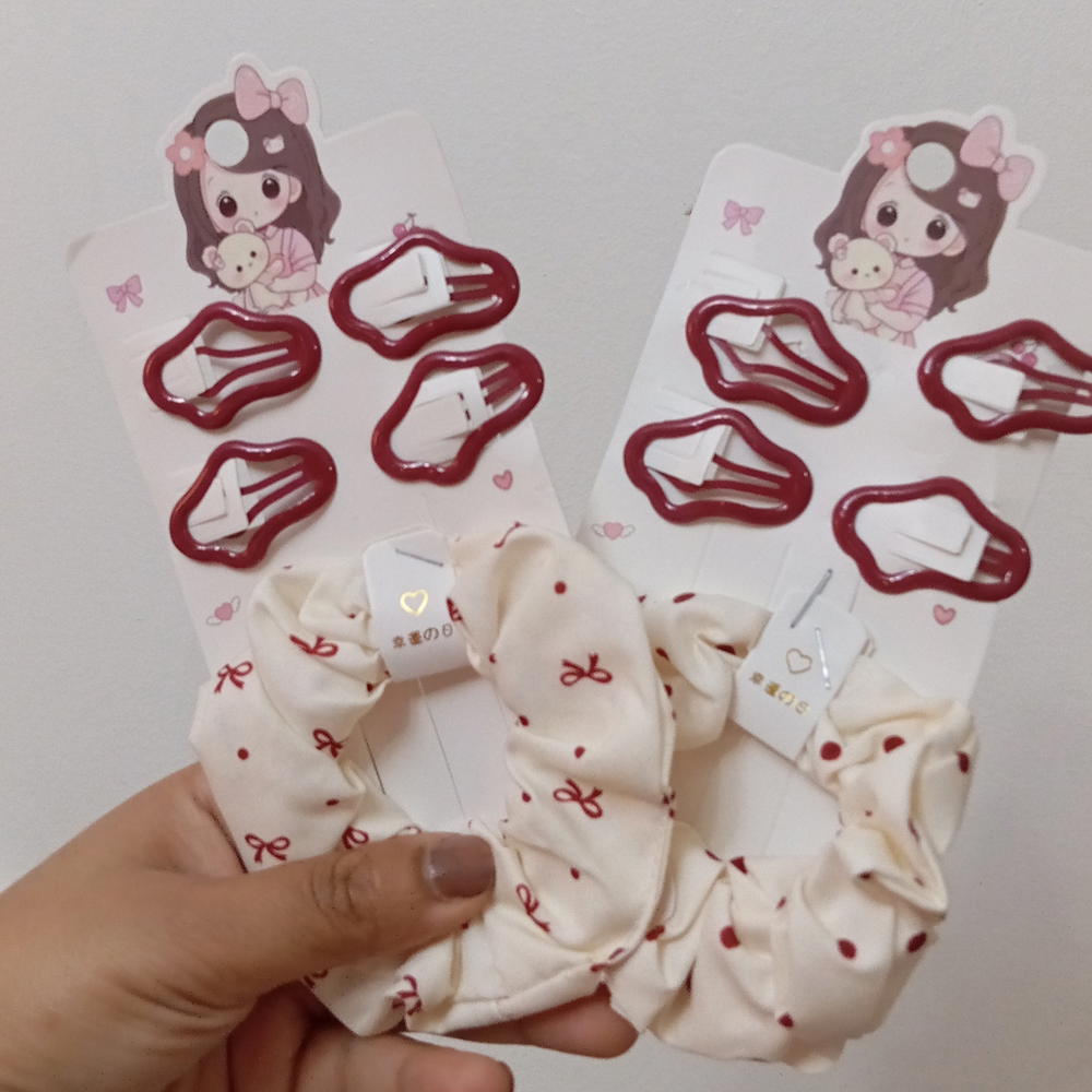 hair ties/ mix one scrunchie X 4red pin in cardكارت توكة سكرانشي و4 بنسة  Preview Image