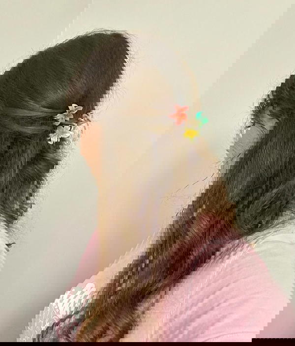 hair claws/small trendy flower hair claw توكة ترندي ورد صغيرة  Image 3 Preview