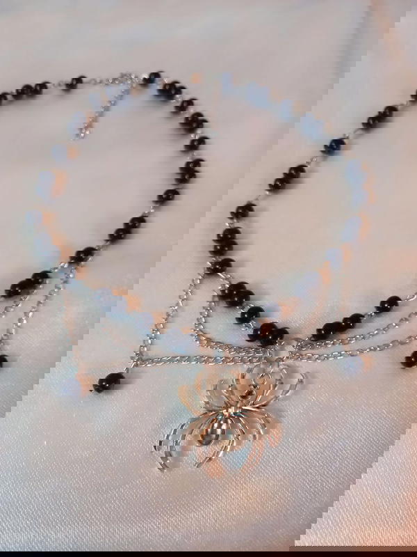 spider necklace Image 1 Preview