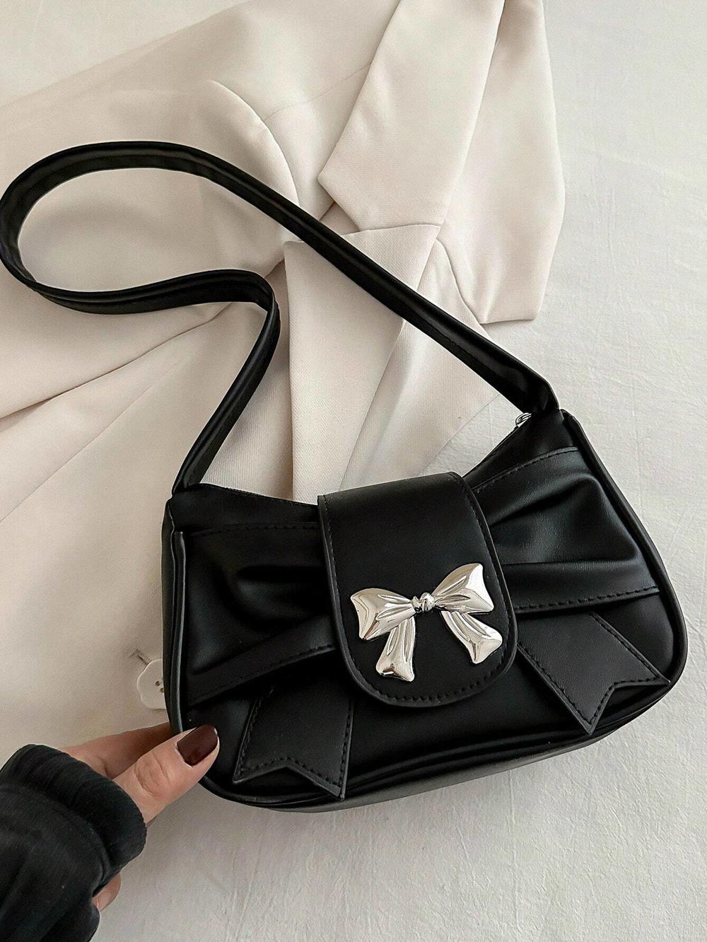 Bow leather bag 🎀🕸️ Preview Image