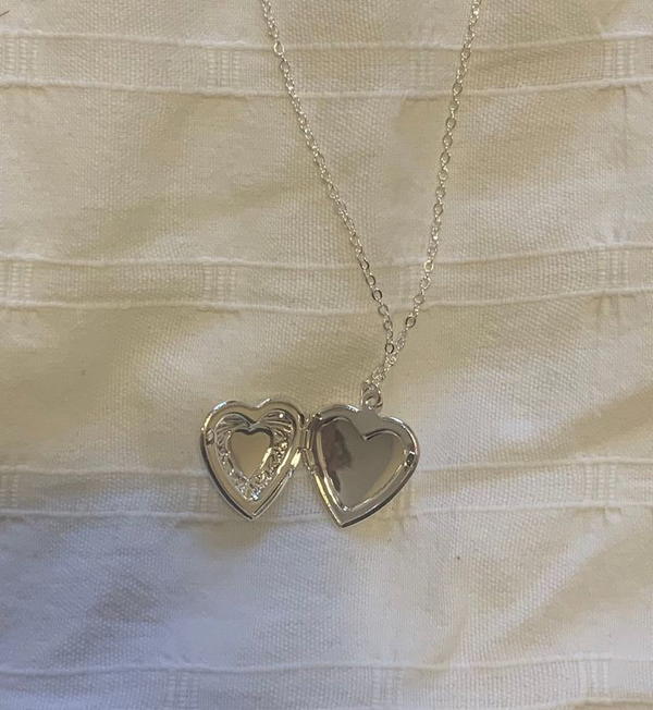 Small heart lock necklace💗 Image 3 Preview