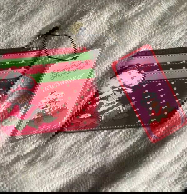 Strawberry card wallet  Image 1 Preview