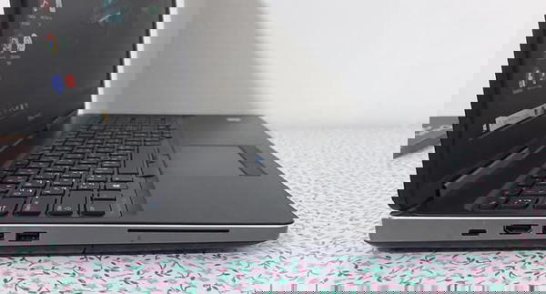 💻 Dell Precision 7520 –لابتوب احترافي للأعمال والتصميم والالعاب Image 3 Preview