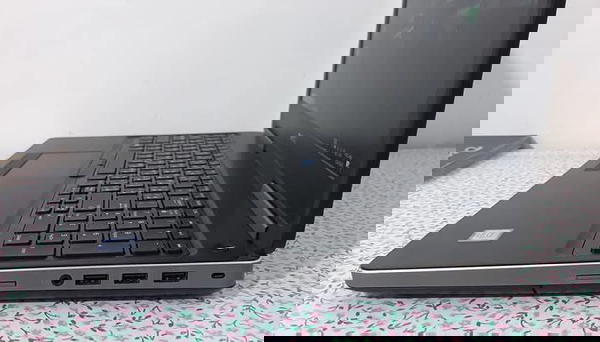 💻 Dell Precision 7520 –لابتوب احترافي للأعمال والتصميم والالعاب Image 4 Preview