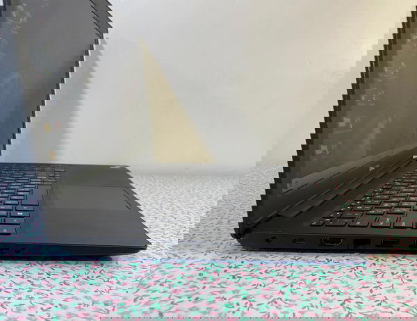 Dell Latitude 3500لابتوب مناسب للدراسة والعمل والتصفح السريع كوراي 5 من الجيل الثامن Image 5 Preview