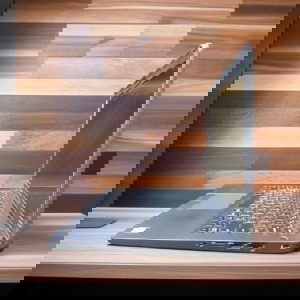 Dell Latitude 5300 لابتوب أنيق وعصري  قوي ونظافة عالية للمهندسين، المصممين، والطلاب من الجيل الثامن. Image 3 Preview