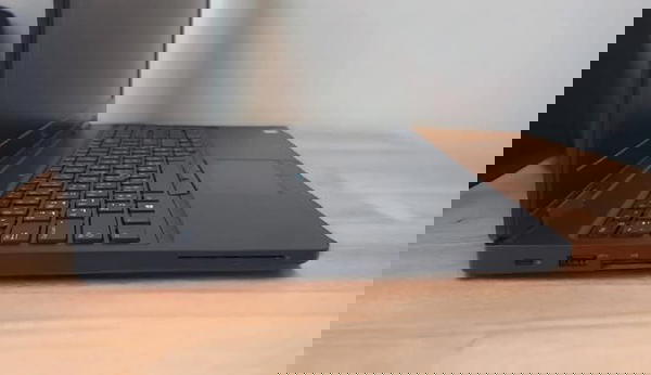 Dell Latitude 5590لابتوب دل بمعالج من الجيل الثامن ورام 16 كيكا. Image 2 Preview