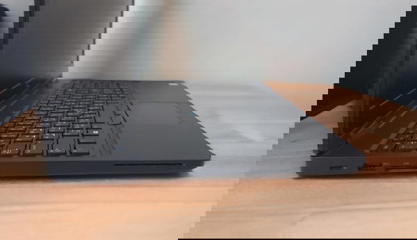 Dell Latitude 5590لابتوب كوراي فايف الجيل الثامن فئة المعالج U رام 16 كيكا ددر4 Image 8 Preview