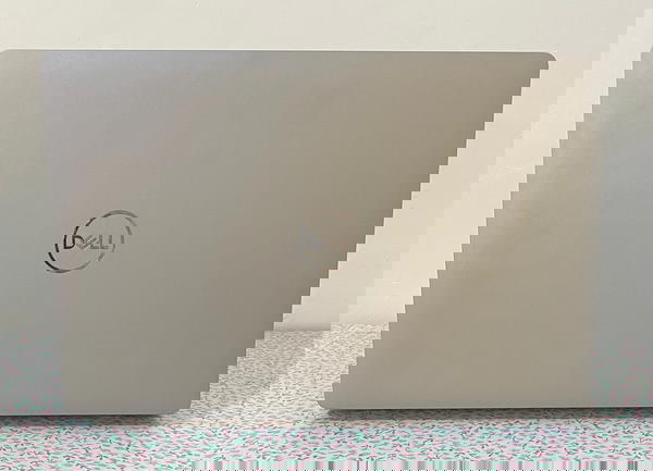 Dell Precision 5540لابتوب سليم نحيف جداً وأداء عالي مثالي للمصممين والمهندسين كوراي 7 جيل 9 Image 2 Preview