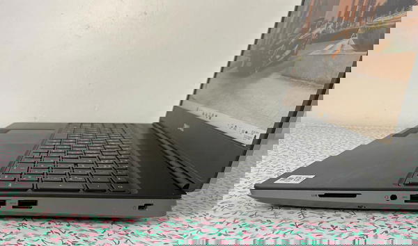 Dell Precision 7550 لابتوب  معالج كوراي سفن الجيل العاشر فئةH رام 32 كيكا ددر Image 4 Preview