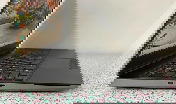 Dell Precision 7550 لابتوب  معالج كوراي سفن الجيل العاشر فئةH رام 32 كيكا ددر Image 5 Preview