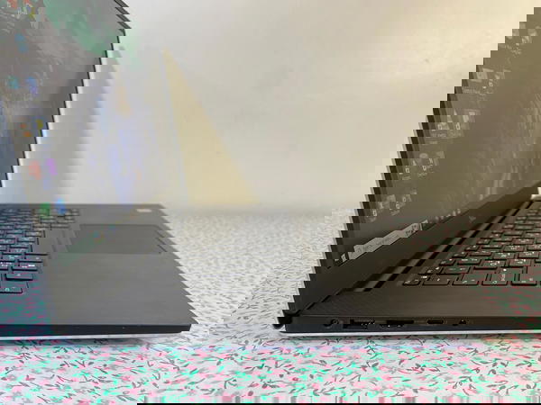 Dell XPS 15 7590لابتوب مثالي للطلاب والمصممين والمحترفين كوراي 7 الجيل 9 Image 3 Preview
