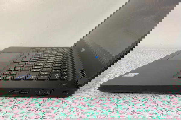 Dell latitude 5490للتصفح والدراسة والبرامج المكتبية وبرامج تصميم خفيفة مثل Adobe Photoshop Image 4 Preview