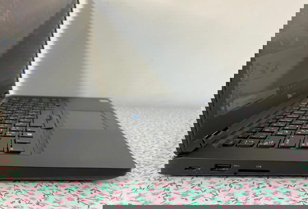 Dell latitude 5490للتصفح والدراسة والبرامج المكتبية وبرامج تصميم خفيفة مثل Adobe Photoshop Image 6 Preview