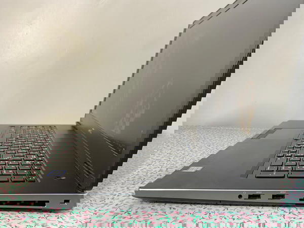 Dell precision 7730لابتوب خارق للمحترفين وحش الجرافيكس والمونتاج كوراي 9 الجيل 8 Image 5 Preview