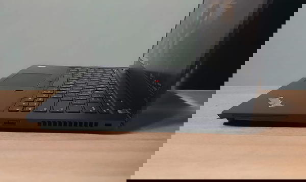 Lenovo ThinkPad T490sلابتوبلينوفو سوبر سلم ولمس  معالج كوراي سفن  الجيل ثامنفئة معالج U Image 5 Preview