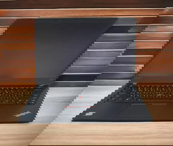 Lenovo ThinkPad T490sلابتوبلينوفو سوبر سلم ولمس  معالج كوراي سفن  الجيل ثامنفئة معالج U Image 7 Preview