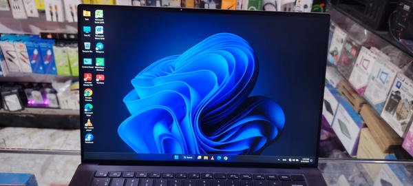 لابتوب دل برزشن 5560 Image 6 Preview