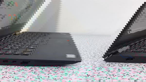 لابتوب لينوفر ثنكباد يوكا X380 لمس قلاب مع قلم لينوفو اصلي  Image 4 Preview