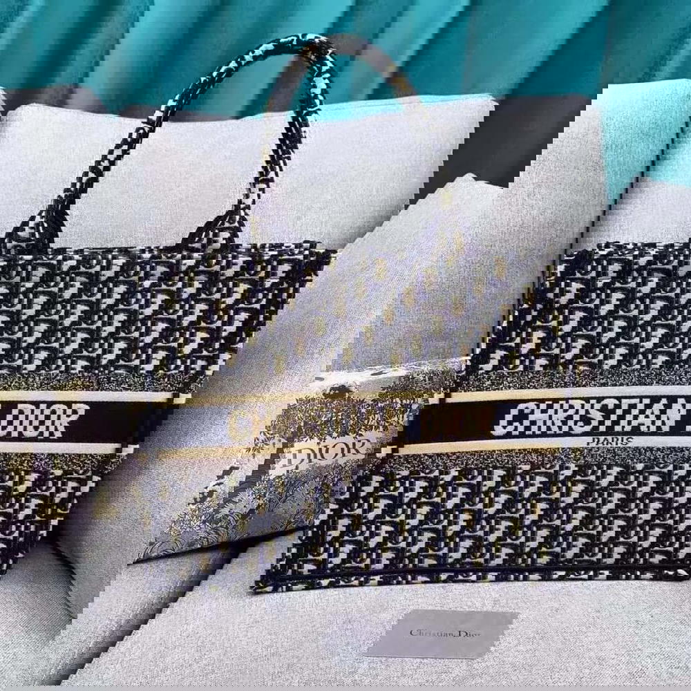 Dior  Preview Image