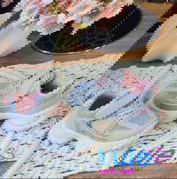 بوت ولادي بناتي طبي Image 1 Preview