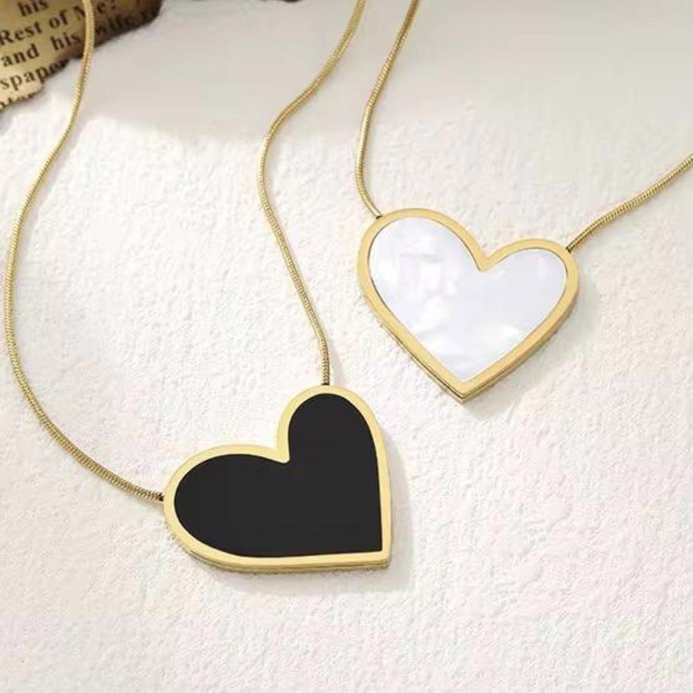  necklace heart black and white (N28) Preview Image
