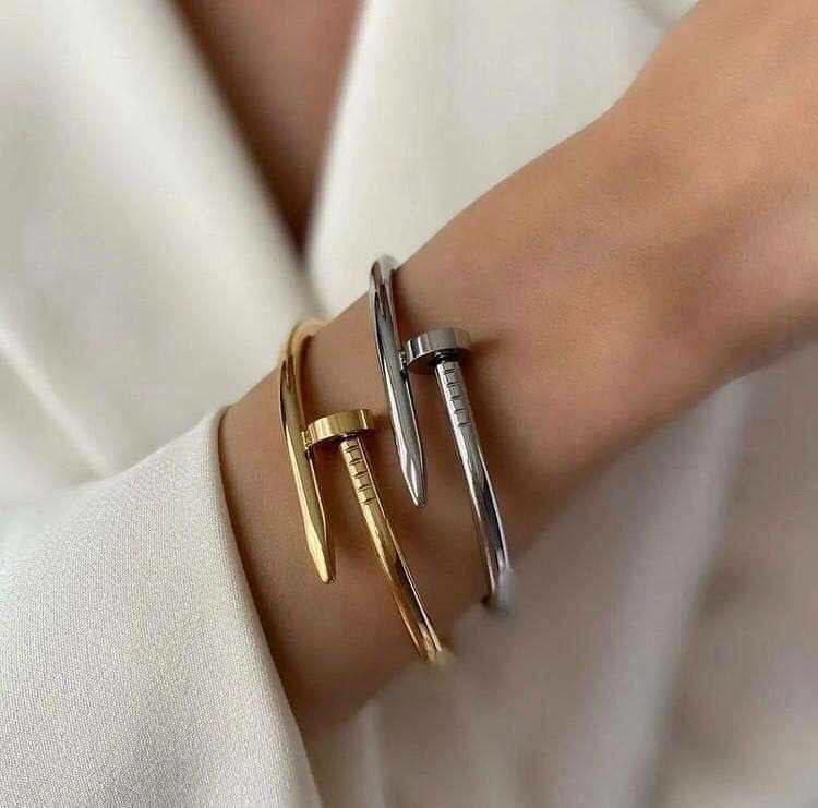 2 Bracelets  Preview Image
