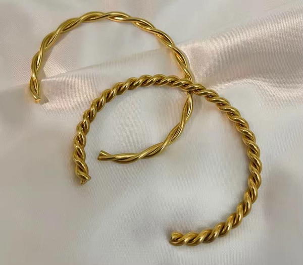 2 Bracelets  Image 1 Preview