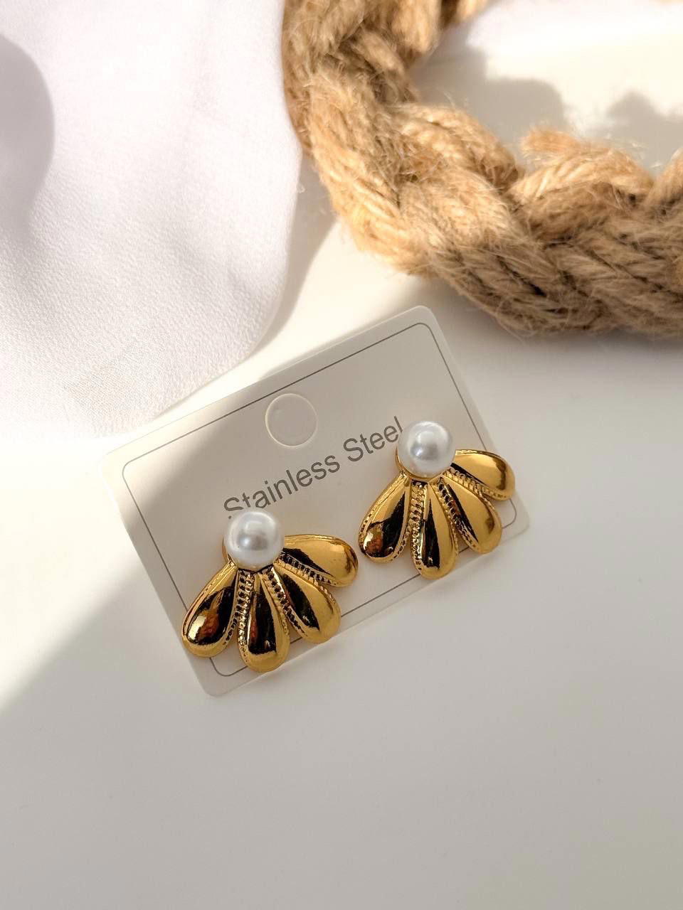 Earrings E18 Preview Image