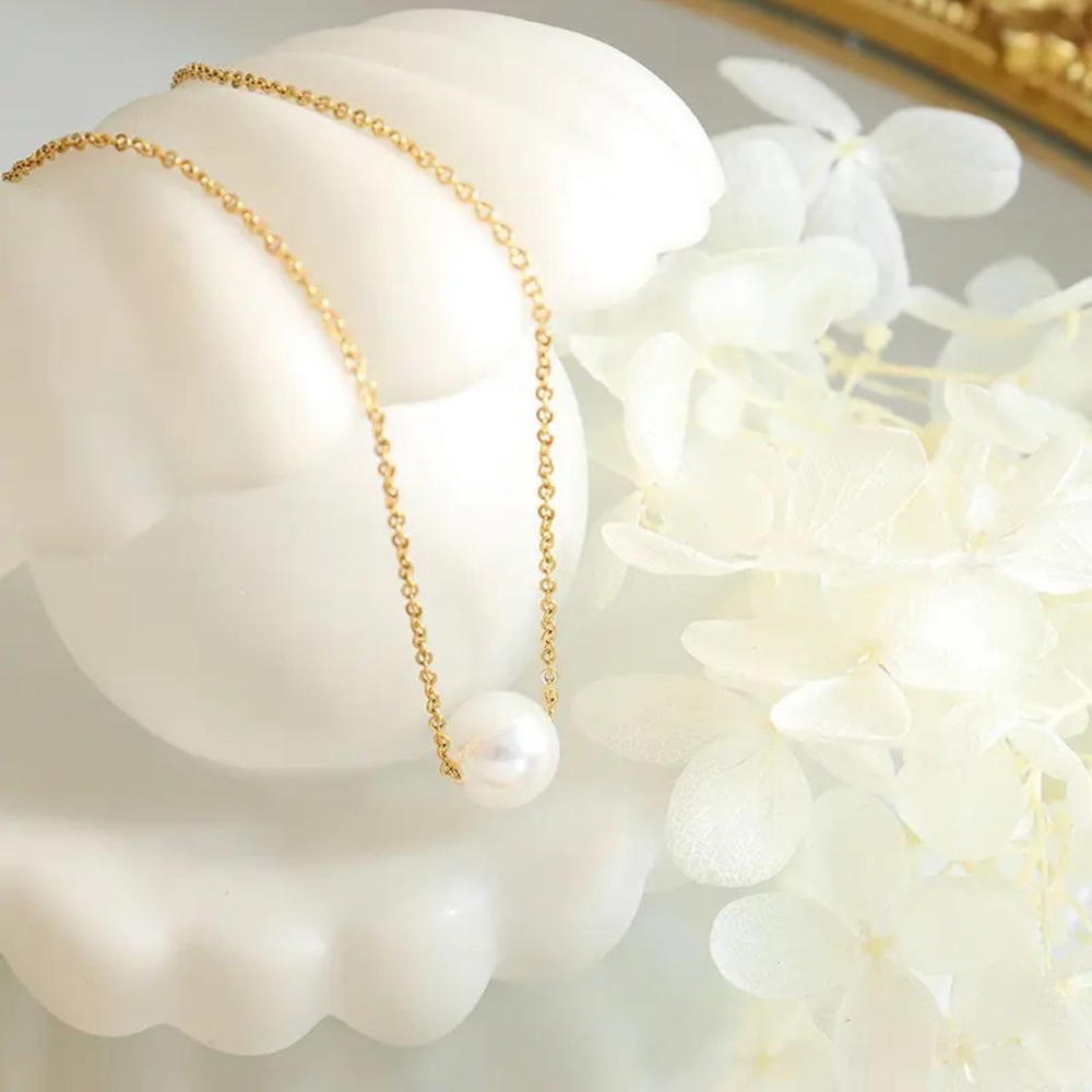loly necklace Preview Image