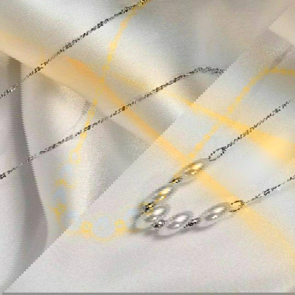 loly necklace Preview Image