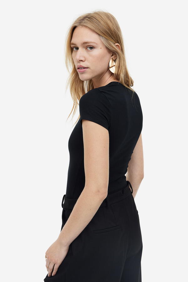 H&M Image 4 Preview