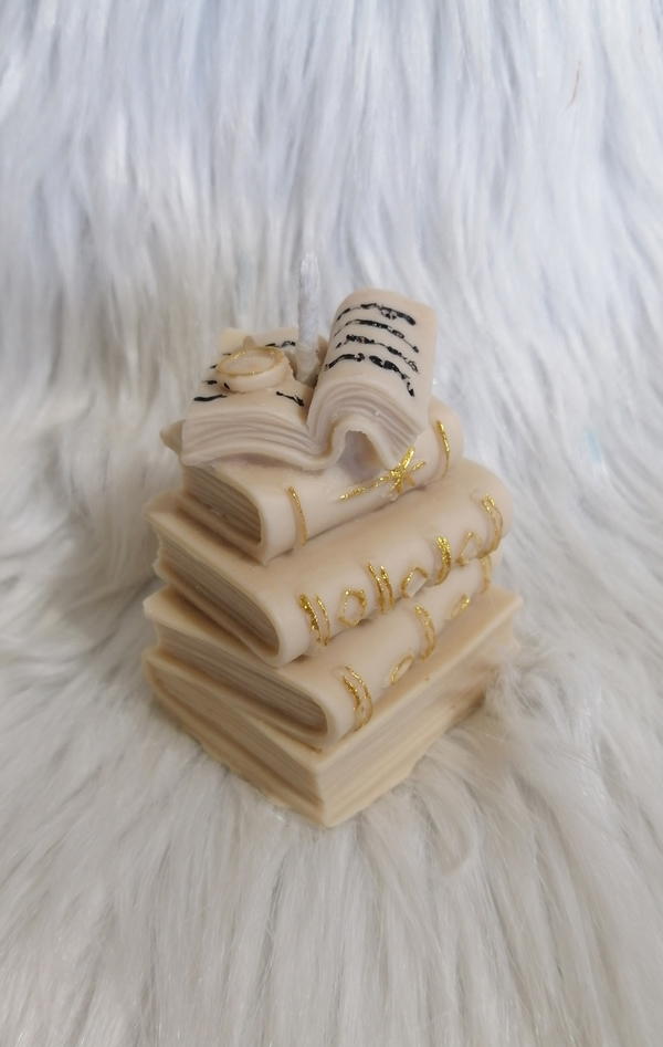 شمعة كتاب بعطر الكراميل فانيليا  Image 3 Preview