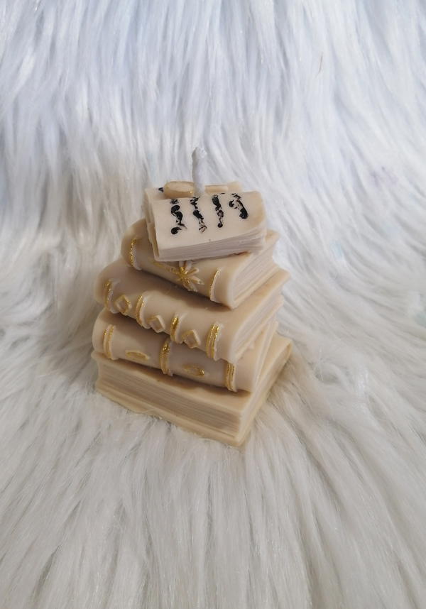 شمعة كتاب بعطر الكراميل فانيليا  Image 4 Preview