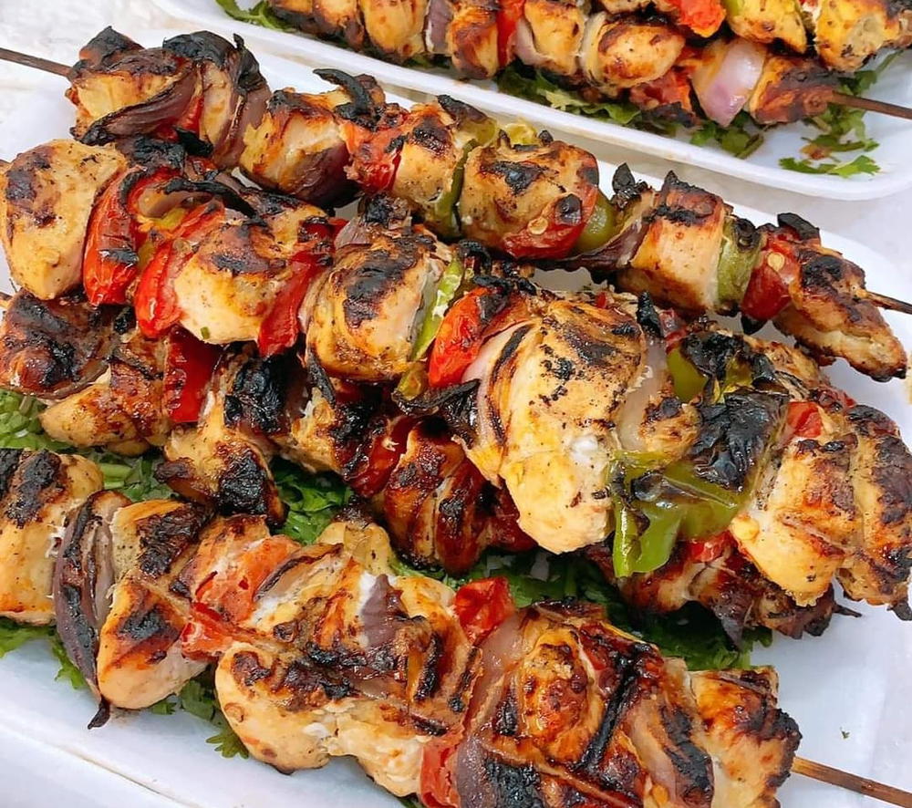 نص كيلوشيش طاووق و١٢ قطعه كفته ونصف كيلو ممبار وسلطه وعيش Preview Image
