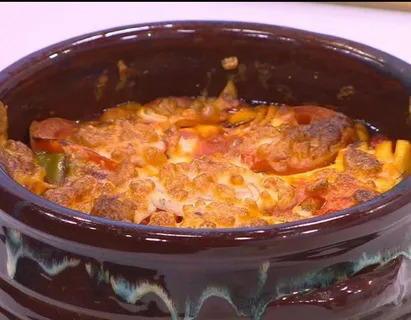 طاجن كوارع مخلي بالخضار وارز والسلطات والعيش Preview Image