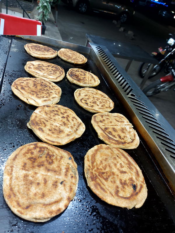 حواوشي عيش بلدي وسجق Image 1 Preview
