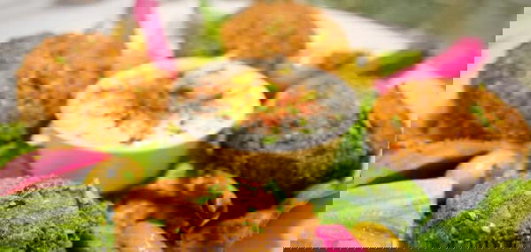 سندوتش طعمية بسطرمة Image 1 Preview