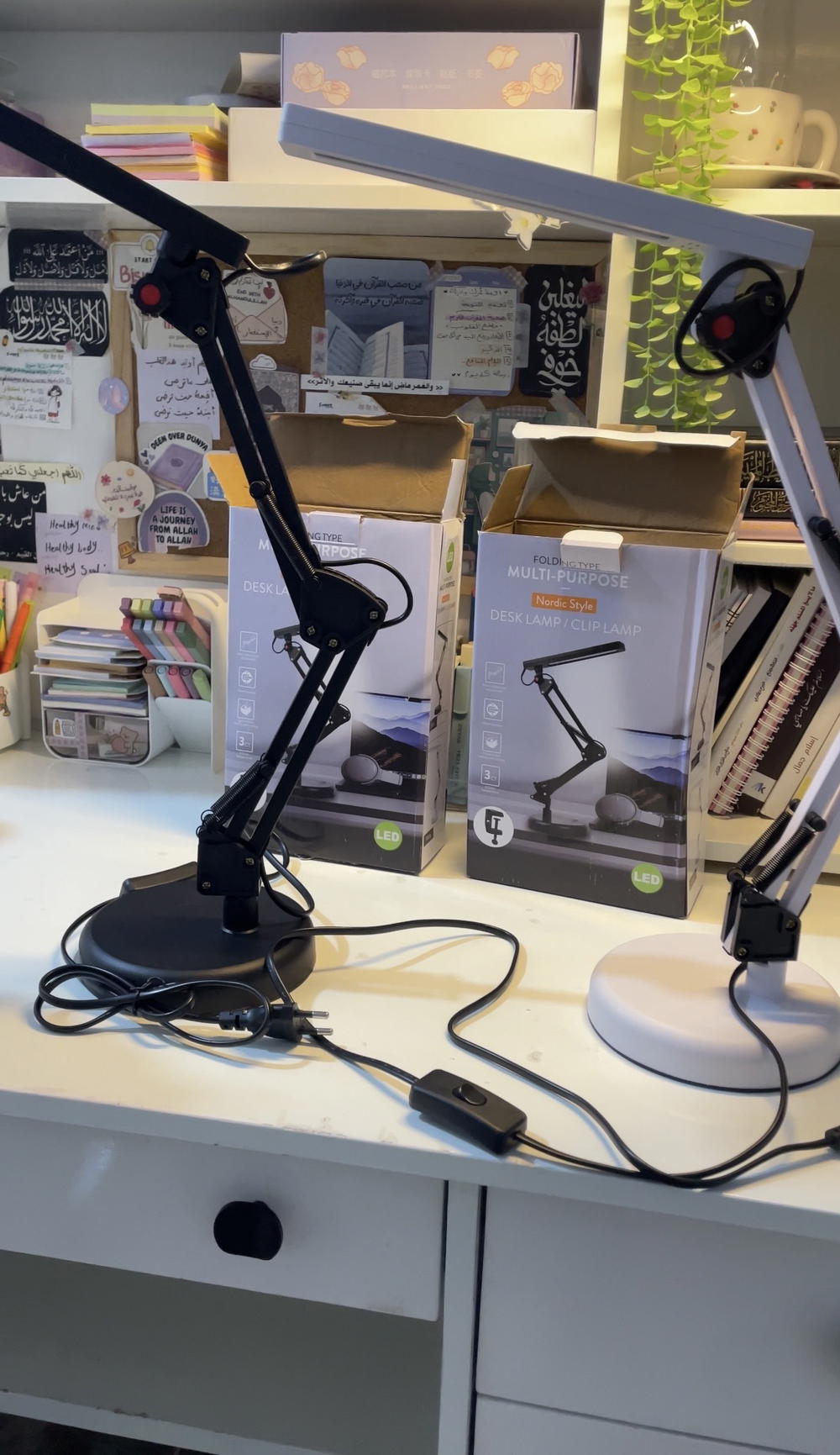 اباجورة مستوردة كهرباء ليد بتعمل 3الوان اضاءة warm,cool,white   Preview Image